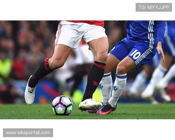 伊布昨晚又穿了那双抢眼球鞋,路人看着像明星走秀了吧? 伊布昨晚又穿了那双抢眼球鞋,路人看着像明星走秀了吧?