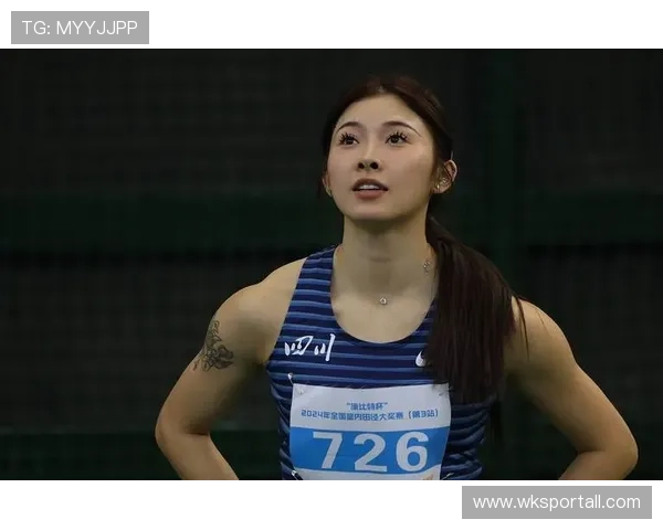 吴艳妮赛前涂指甲油的样子，真当自己是去走红毯？