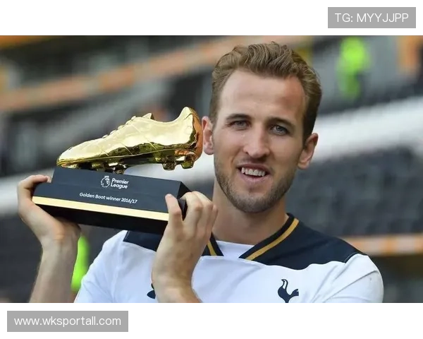 哈里·凯恩生涯转型解析：传统中锋如何蜕变为全能进攻核心